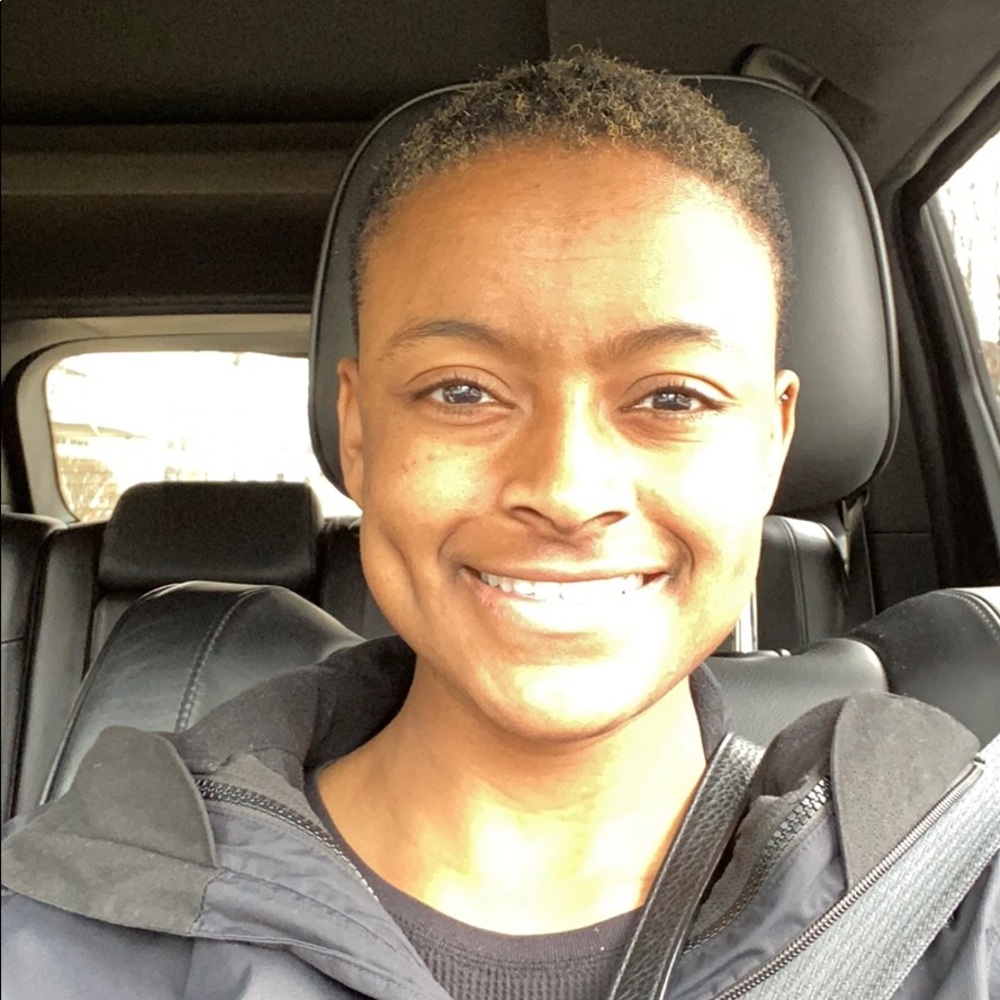 Meet your Posher, Alexis